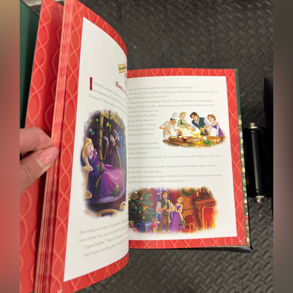 Disney Festive Green Storybook with Characters - Picture 7 of 9